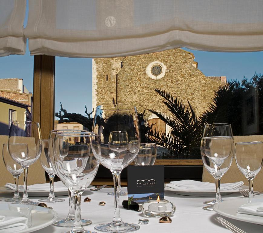 Hotel La Placa Garriguella Exterior photo