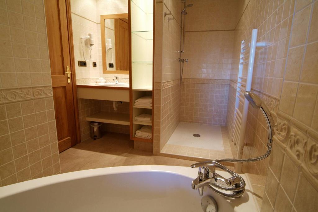 Hotel La Placa Garriguella Room photo